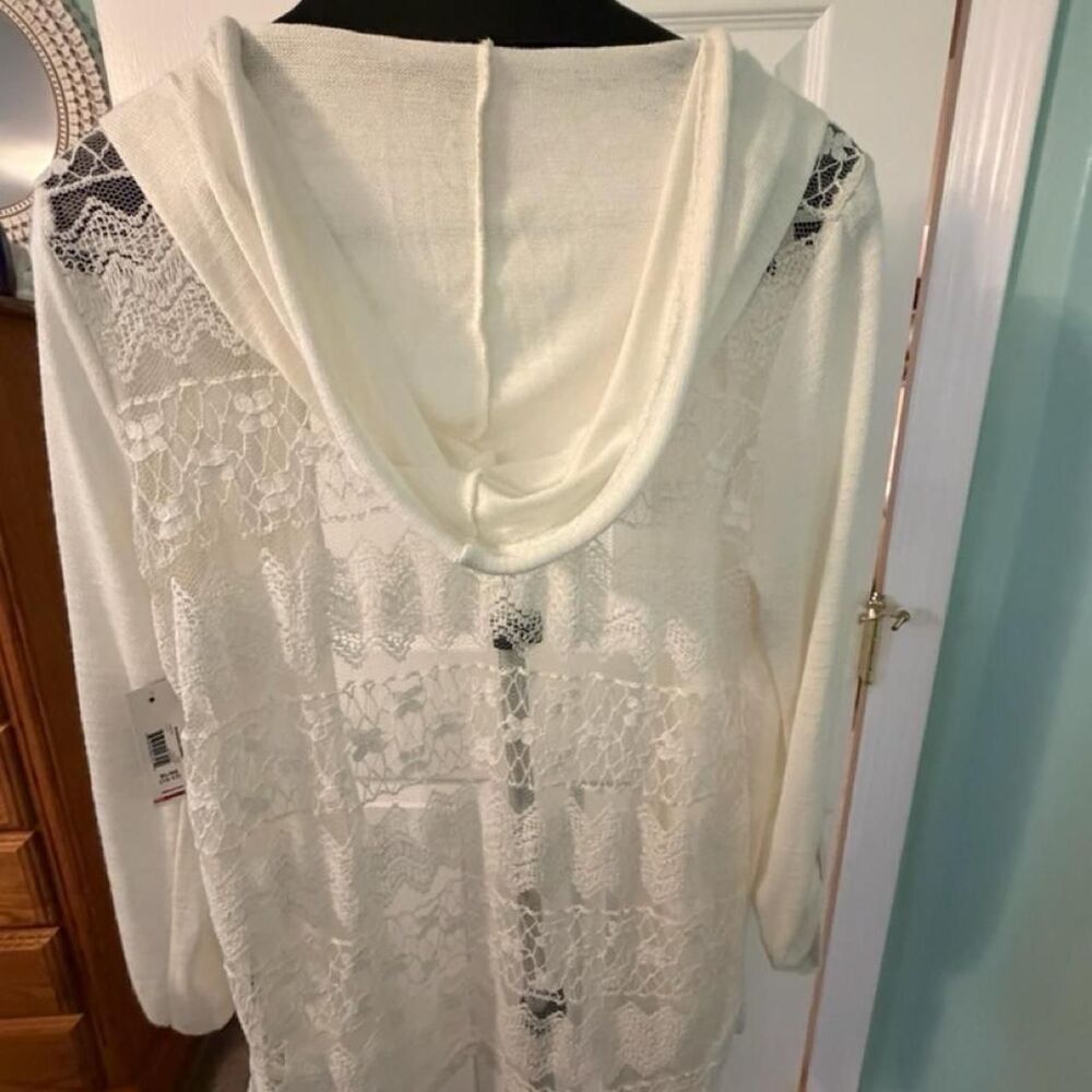 No-boundaries Women's Cream and White Cardigan